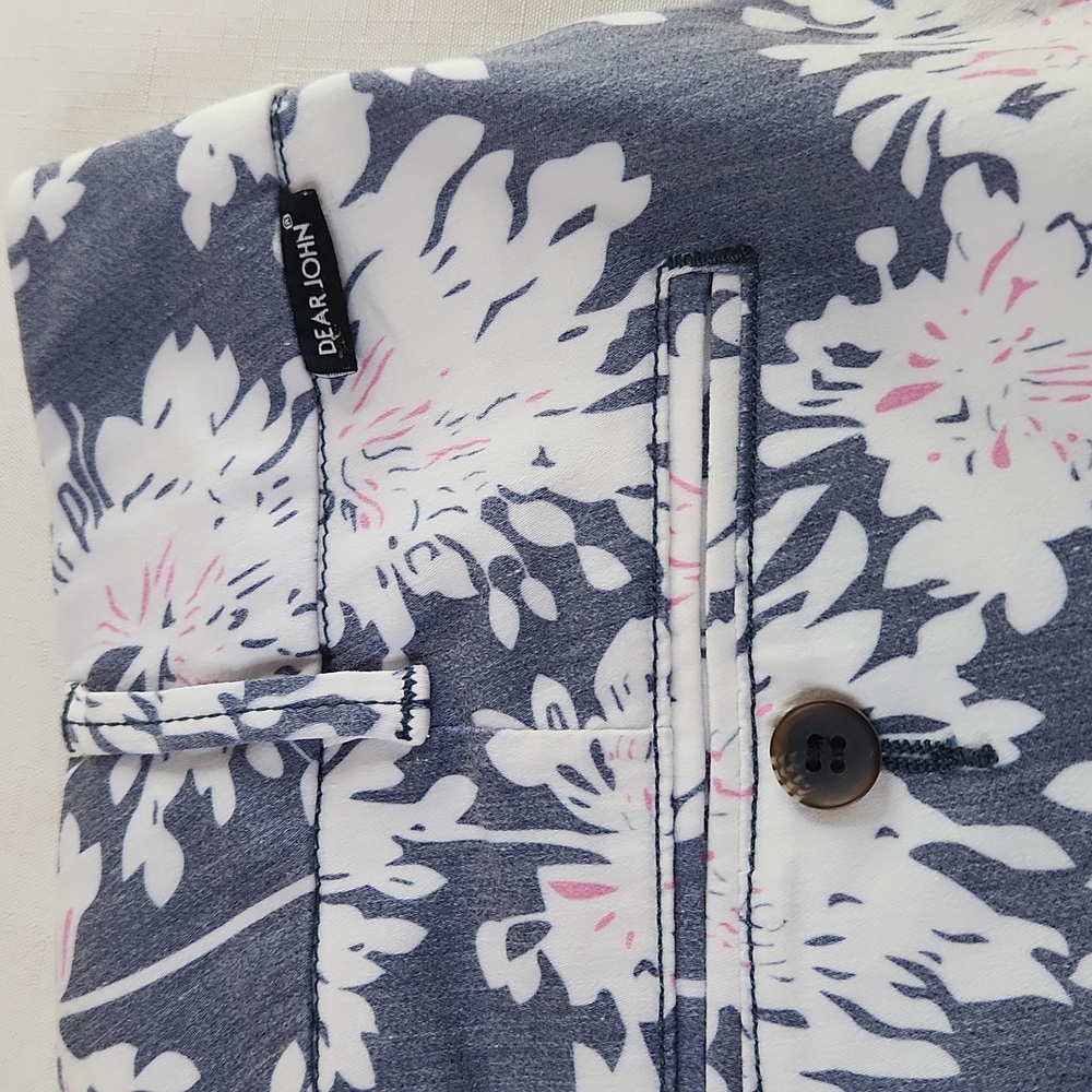Dear John Floral Cuffed Shorts. Size 30 (10) - Picture 6 of 9